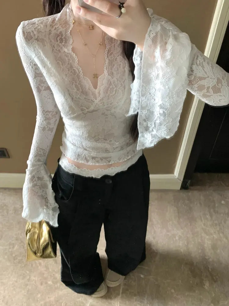 2026 Spring Sexy V-neck Lace Long Sleeved T-shirt Fashionable Women's Waist Cinching Slimming Fit Pullover Casual Club Outfit